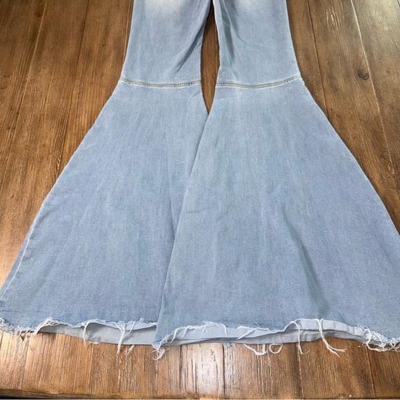 WE THE FREE Pull-On Flare Jeans Blue Boho - Picture 12 of 13